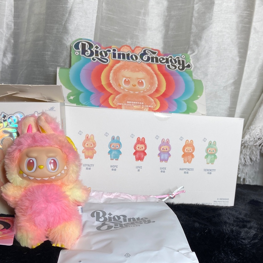 POPMART BIG INTO ENERGY AUTHENTIC PLUSH KEYCHAIN, (1) Blind Box